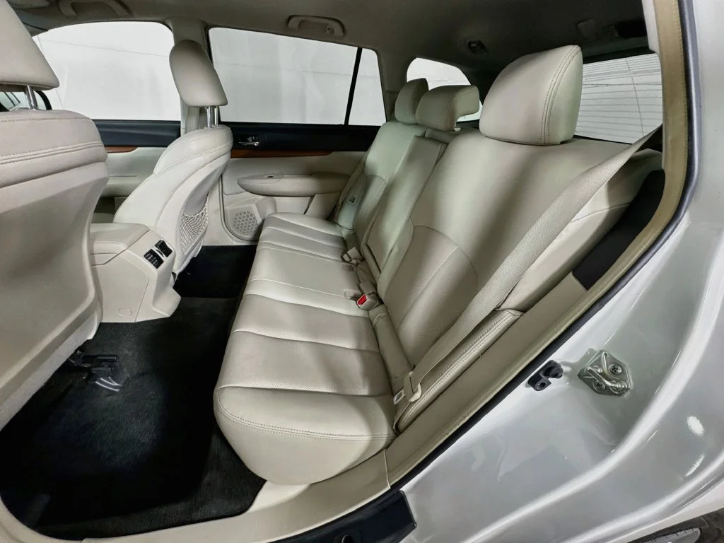 Used 2014 White Subaru 2.5i image 30