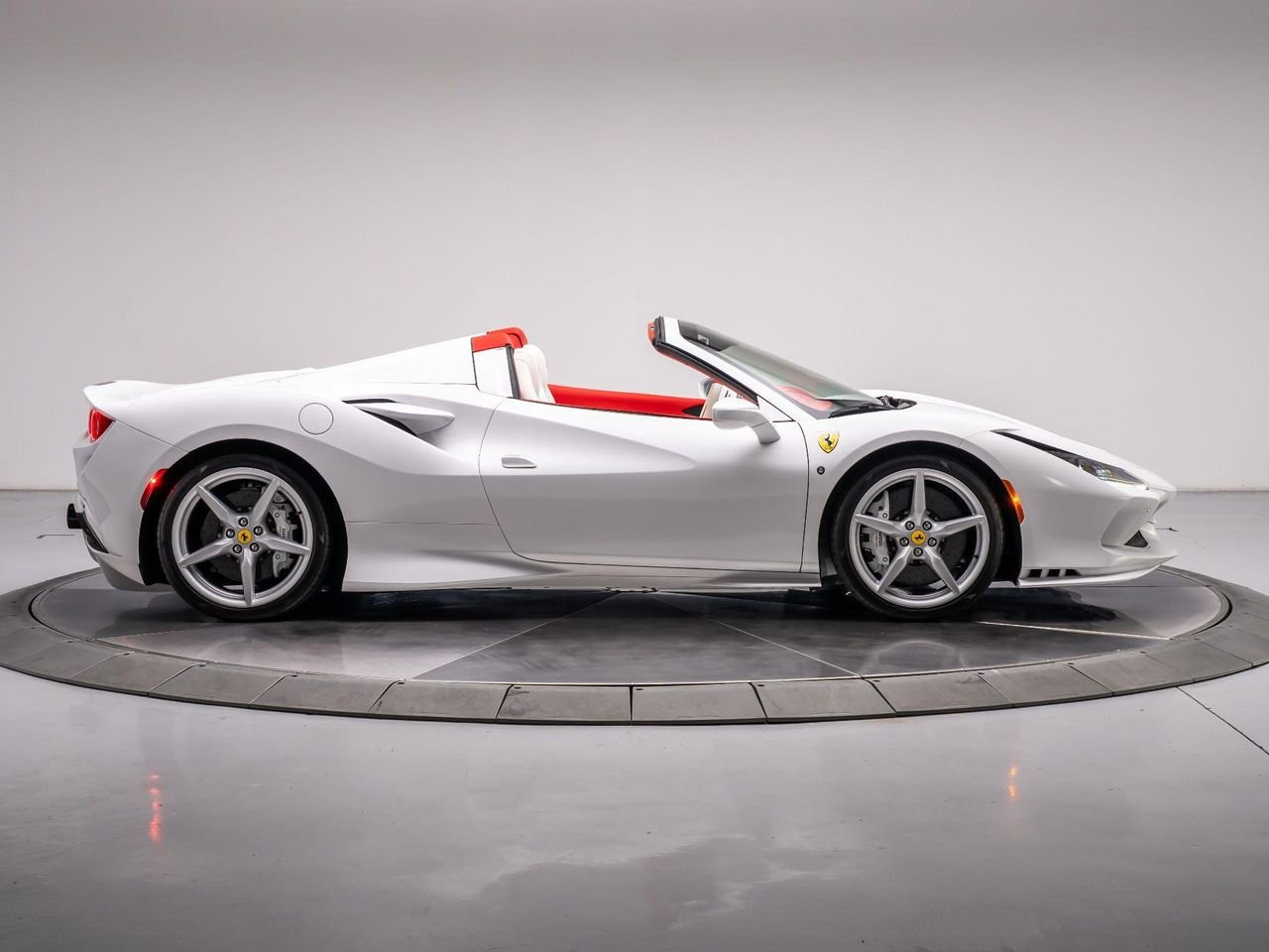 Used 2022 Bianco Cervino - Extra Campionario Ferrari Spider image 6