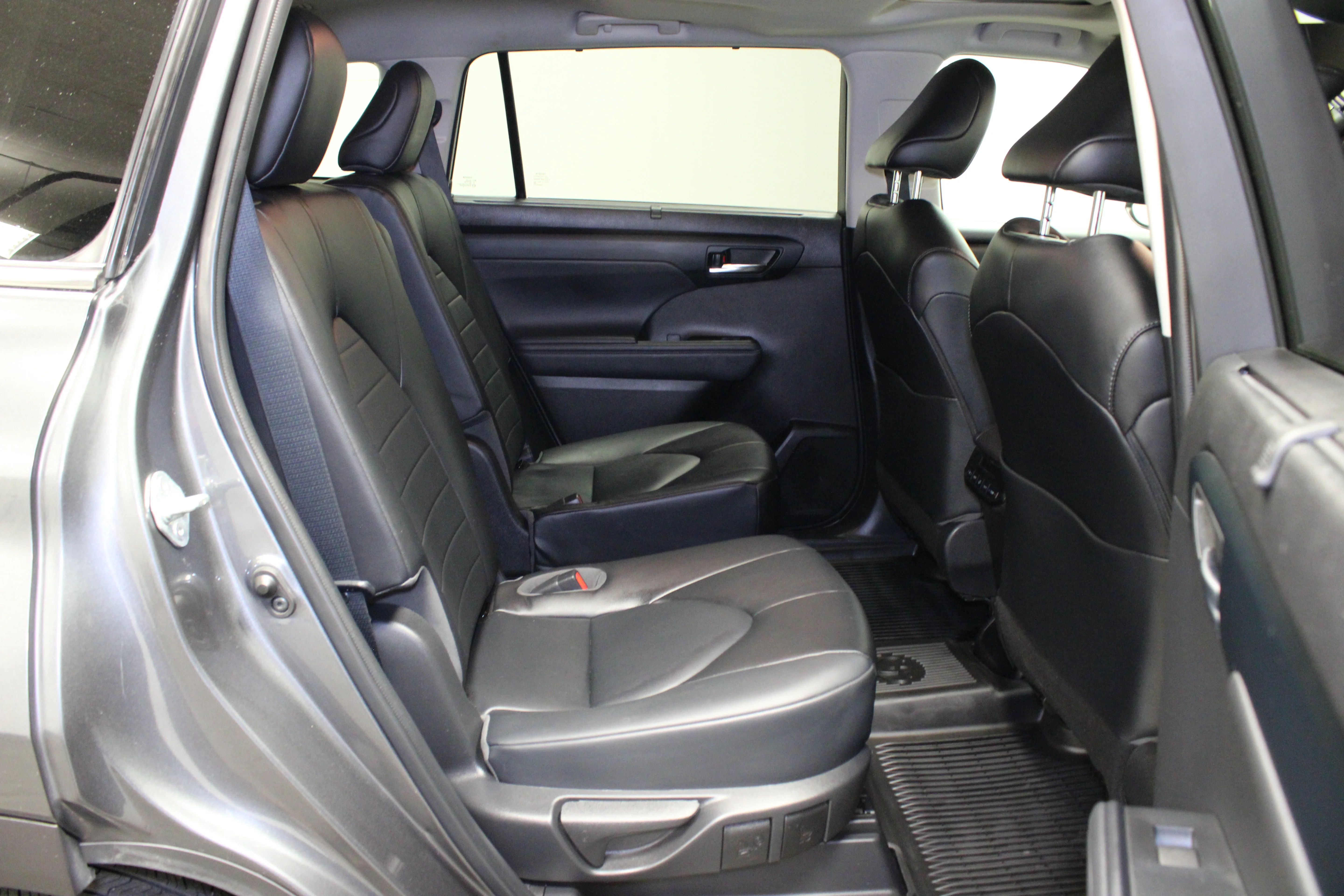 2022 Toyota Highlander XLE - Photo 17