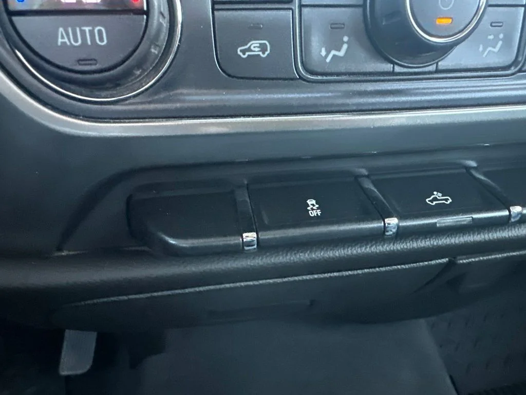 Used 2019 White Chevrolet LT image 20