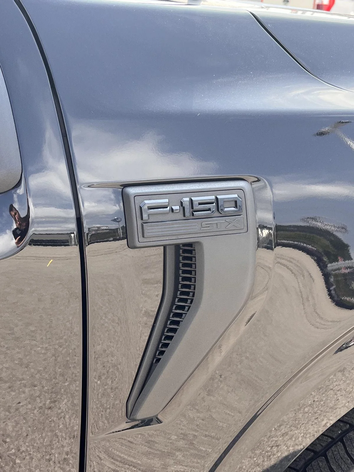 Used 2023 Black Metallic Ford XL image 14