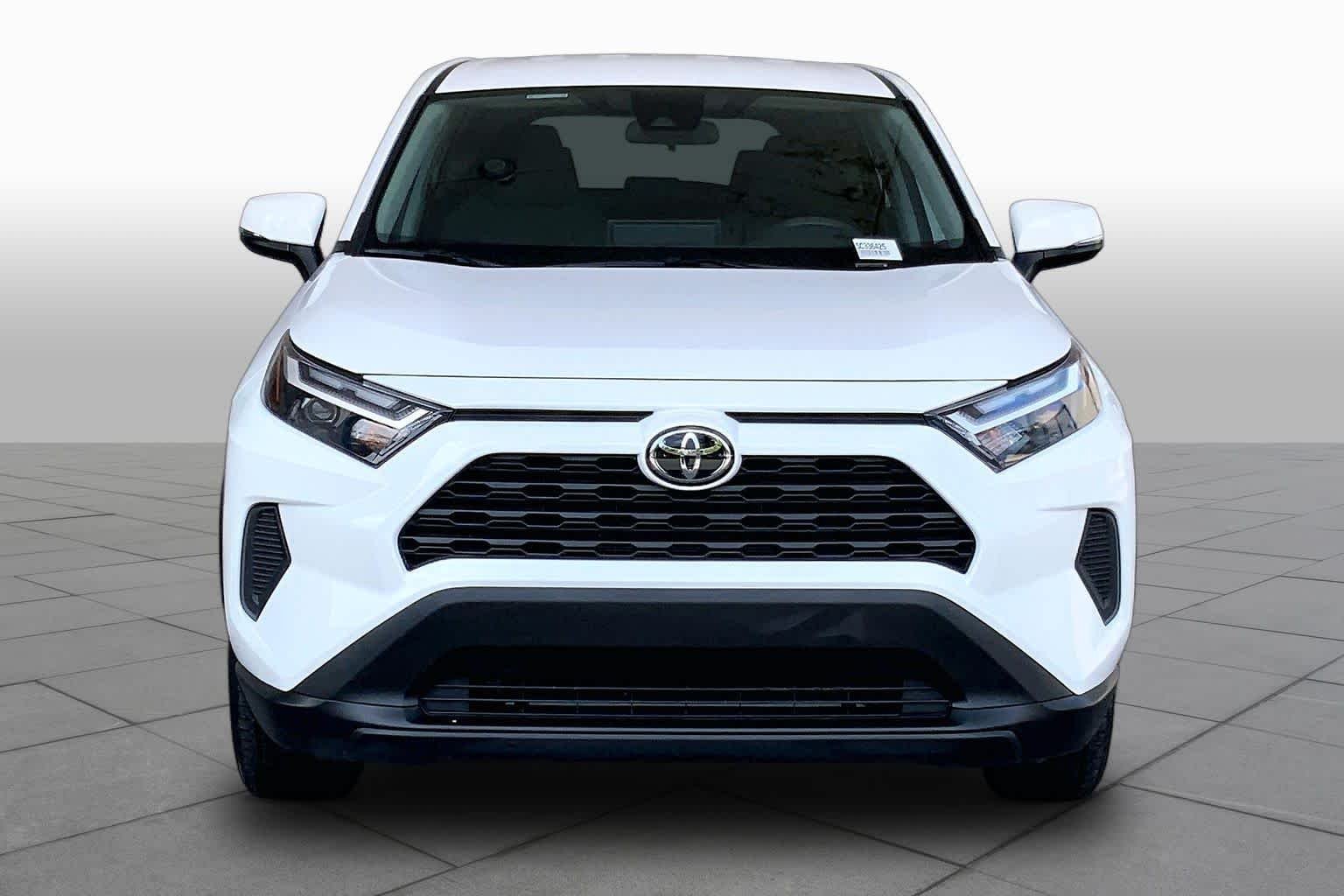 Used 2025 Ice Cap Toyota LE image 4
