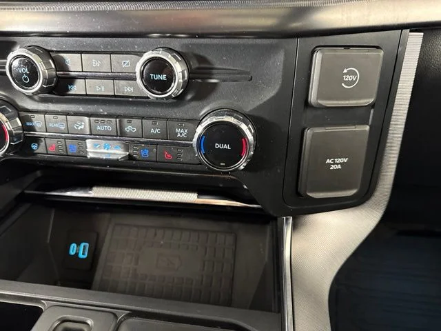 Used 2022 Quartz Metallic Ford Platinum image 17