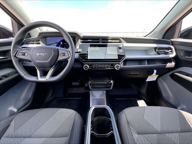 New 2027 Summit White Chevrolet LT image 11