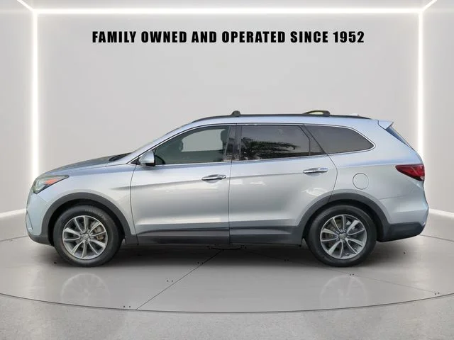 Used 2018 Silver Hyundai SE image 3