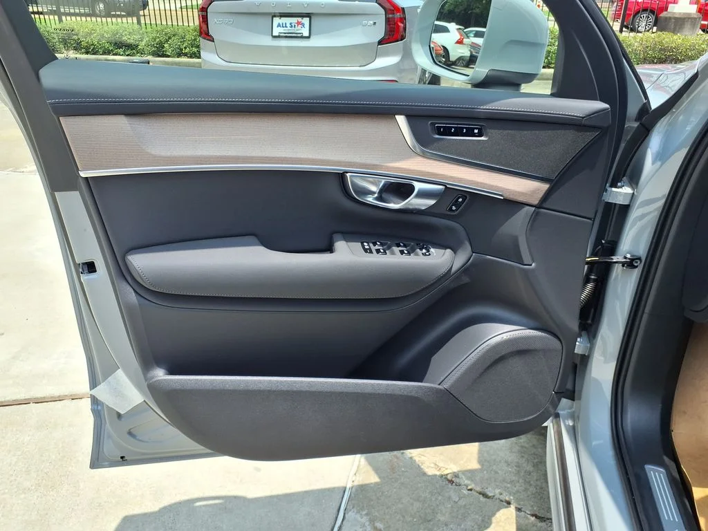 New 2026 Vapour Grey Volvo Plus image 10