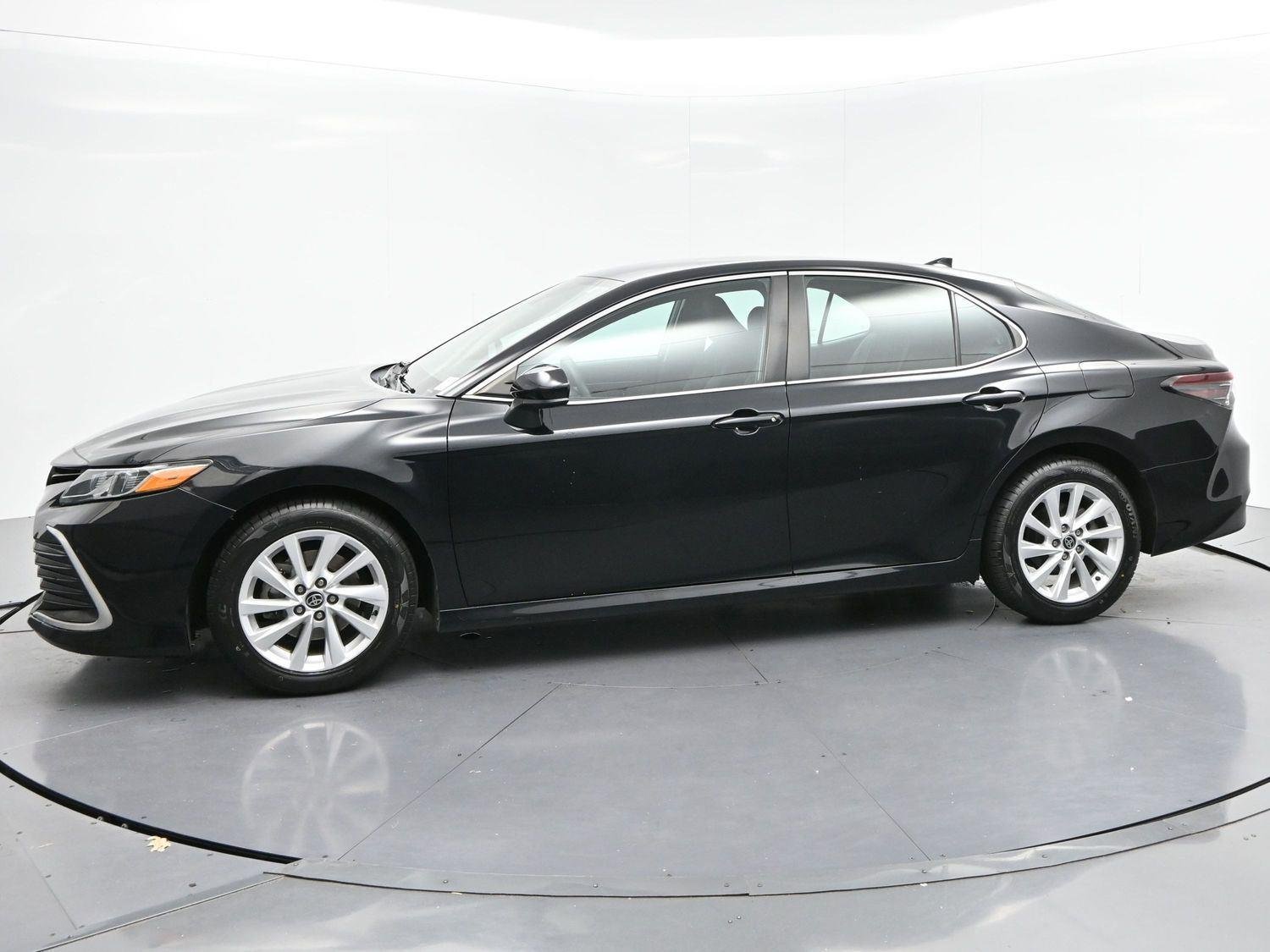 Used 2022 Midnight Black Metallic Toyota LE image 4