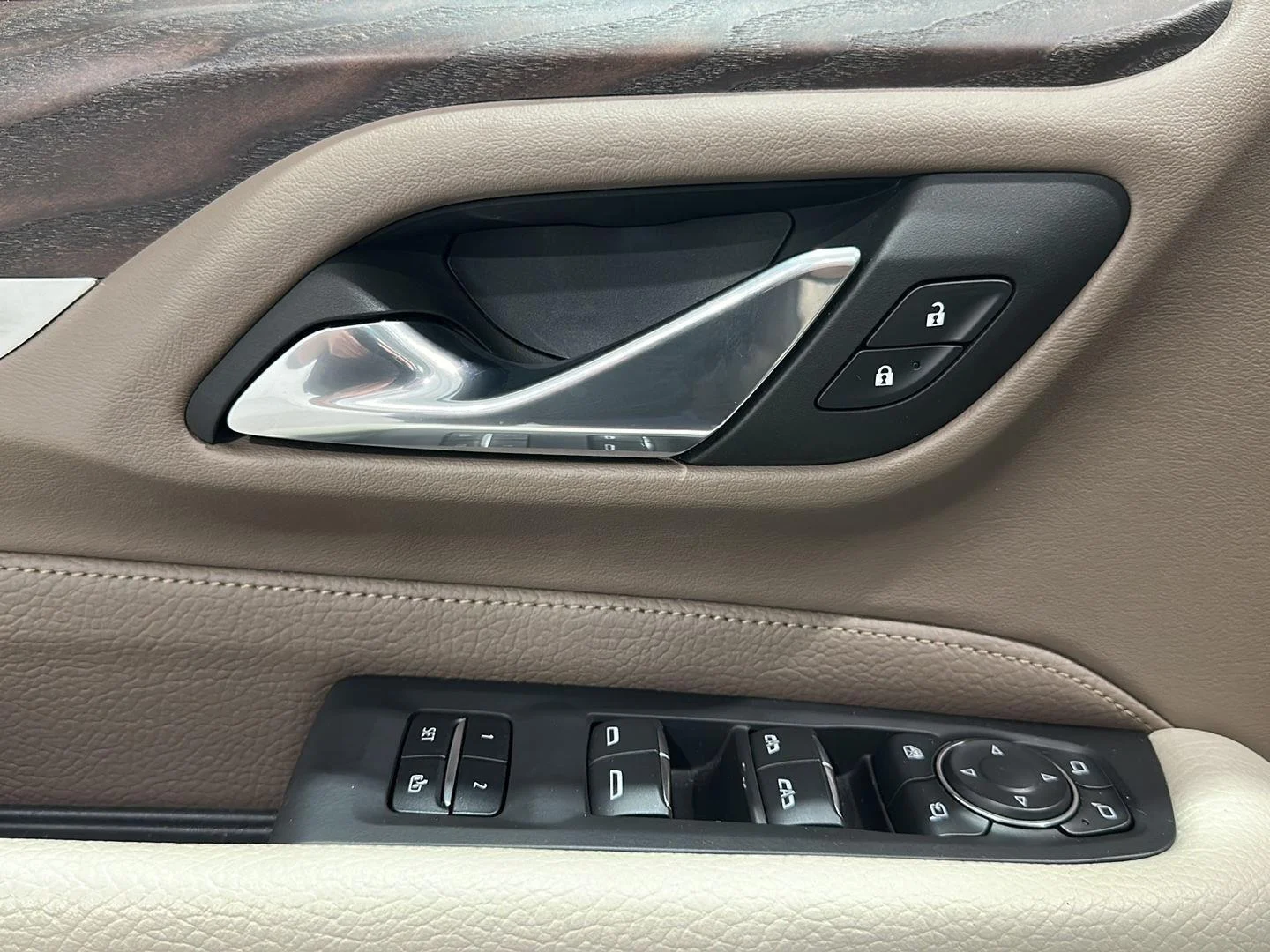 Used 2023 WHITE FROST TRICOAT GMC Denali image 22
