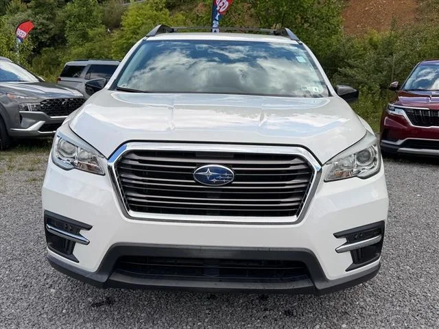 Used 2020 White Subaru Base image 19