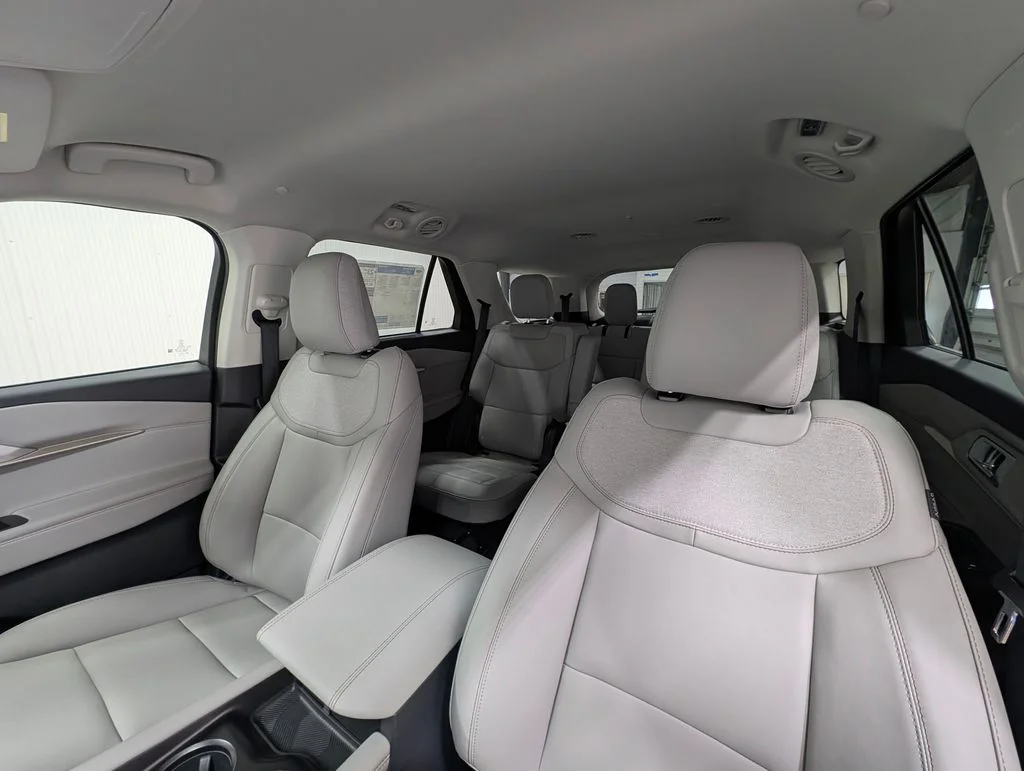 New 2026 Star White Metallic Tri-Coat Ford Active image 13