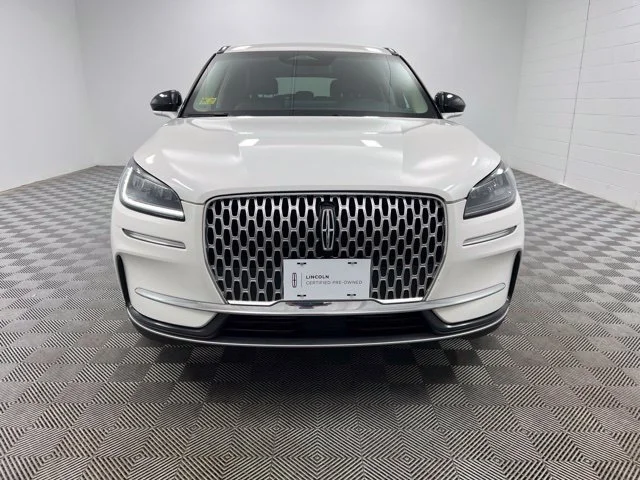 Used 2025 White Lincoln Premiere image 3
