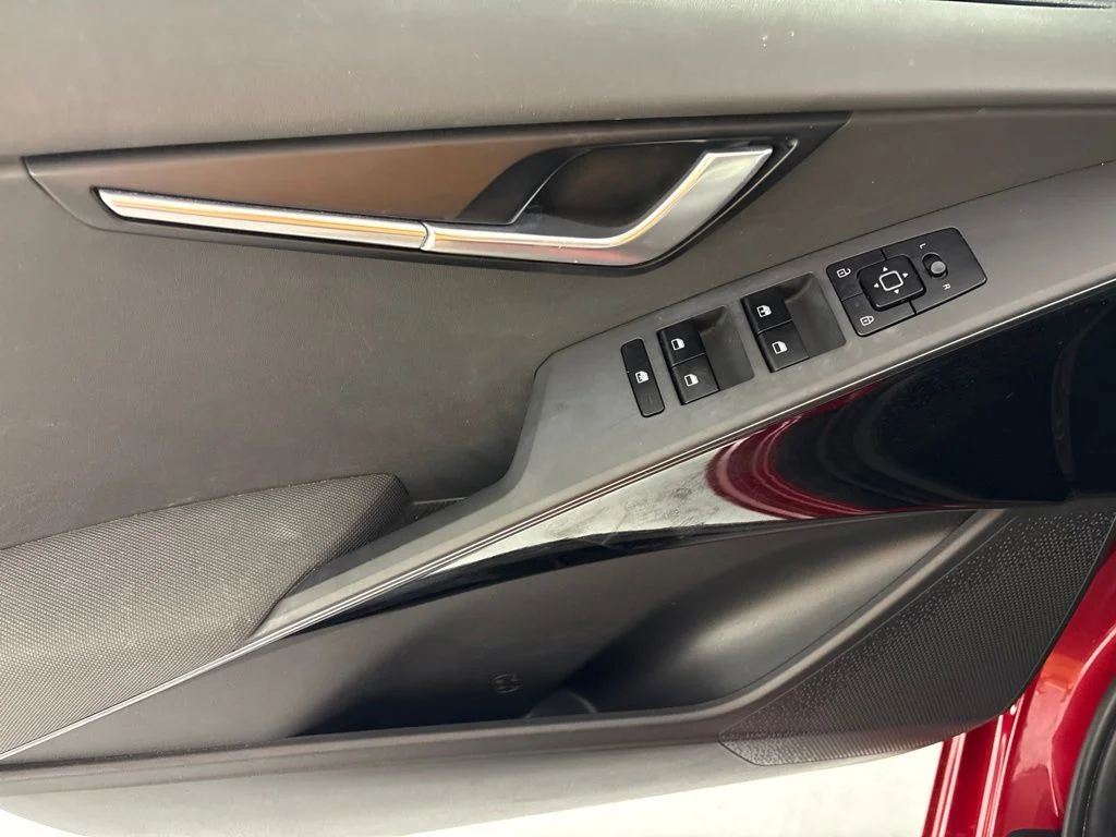 Used 2023 Red Kia Wind image 24