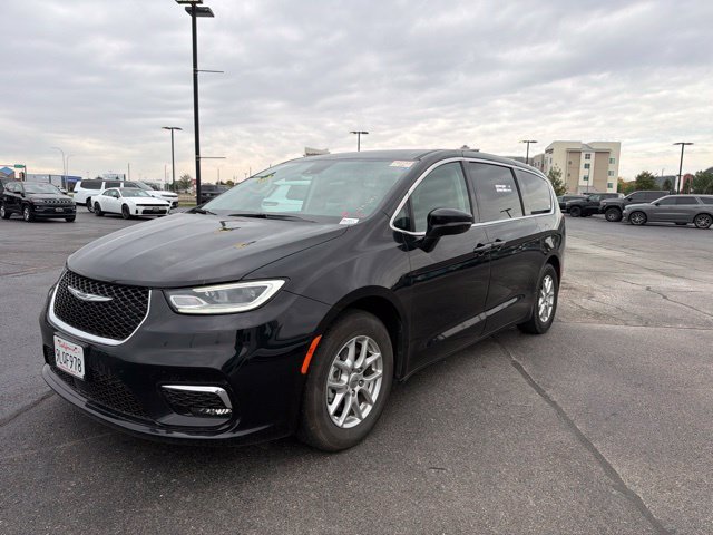 Used 2024 Black Chrysler Touring L image 6