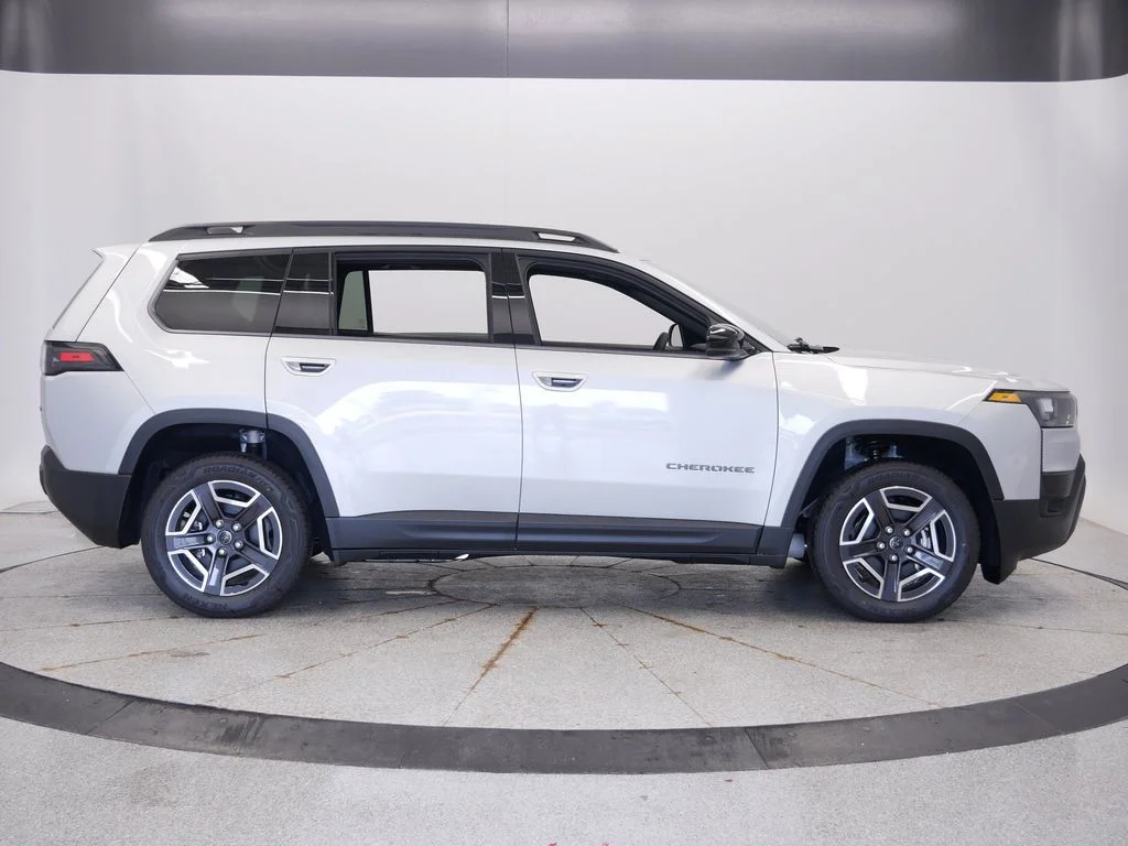 New 2026 Silver Zynith Clearcoat Jeep Limited image 7