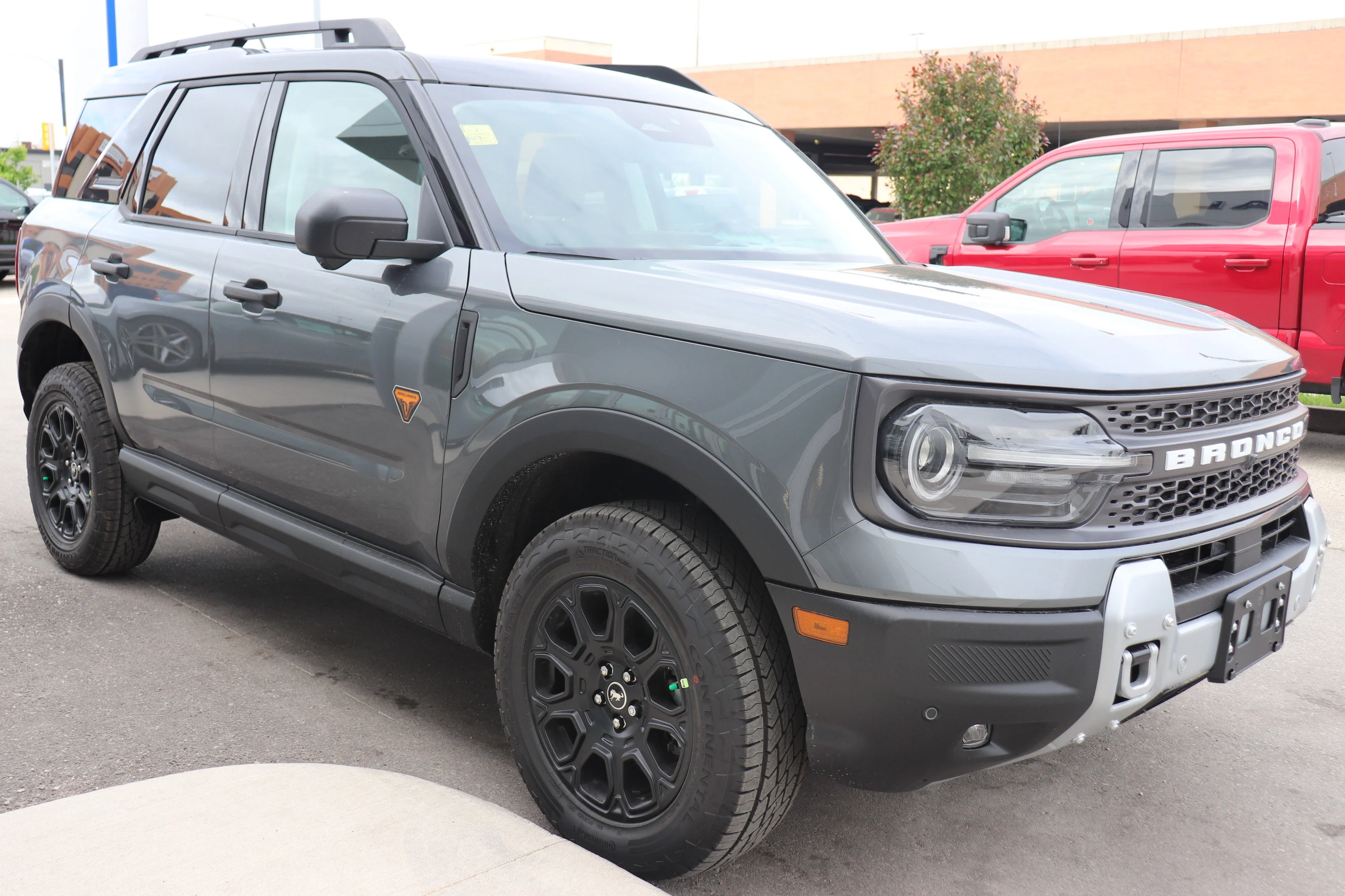 New 2026 CARBONIZED GREY Ford Badlands image 5