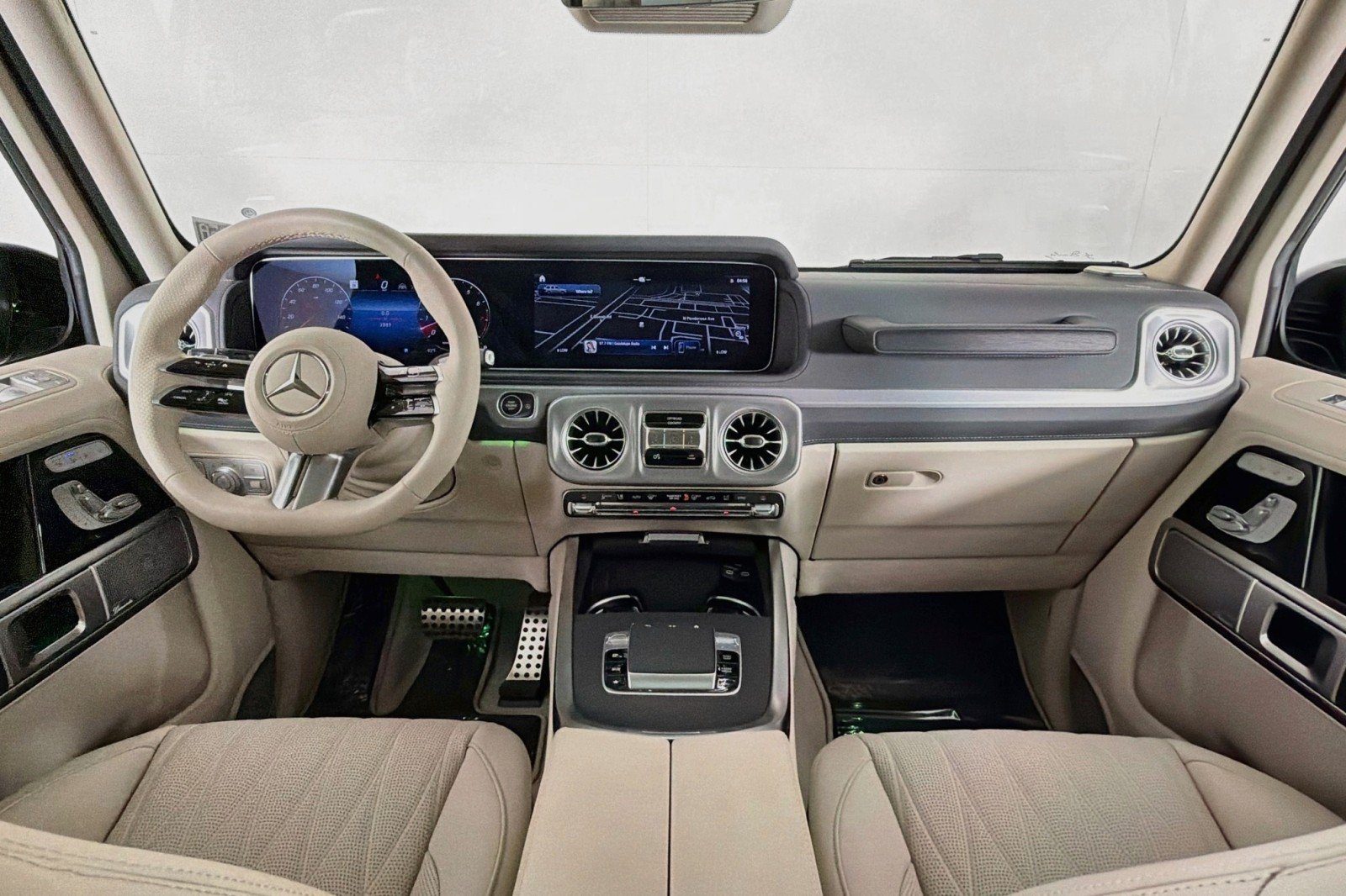 Certified Used 2025 MANUFAKTUR Olive Metallic Mercedes-Benz G 550 image 6