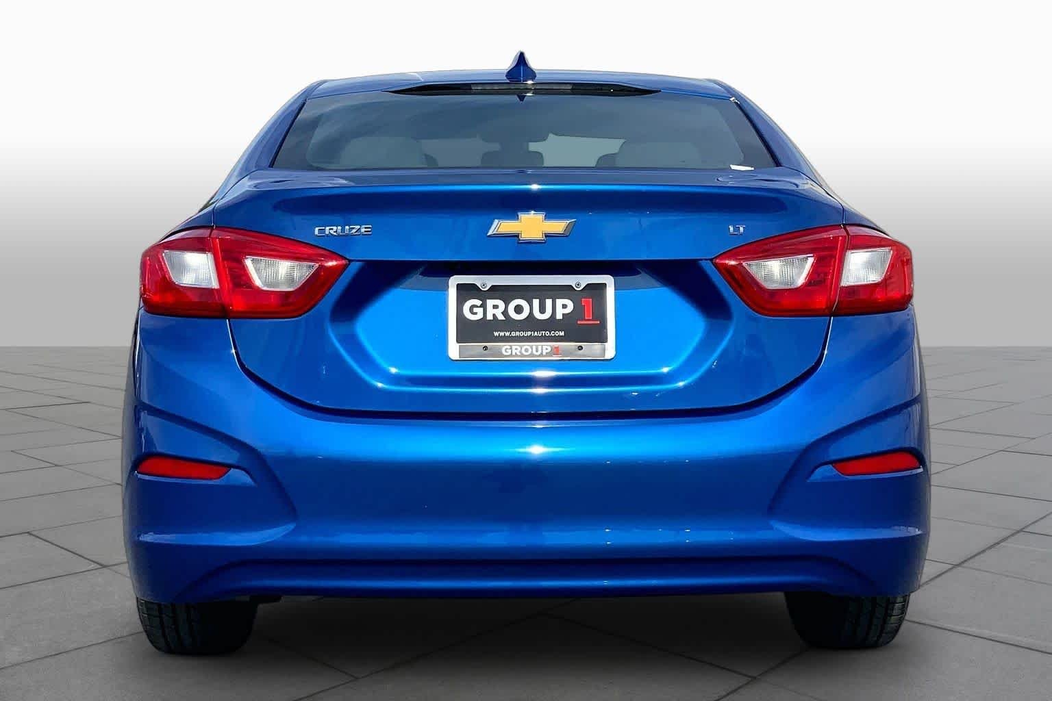 Pre-Owned 2017 Chevrolet Cruze LT