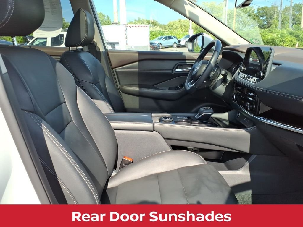 Used 2023 Pearl White Nissan SL premium w/heated leather seats & pano roof image 30