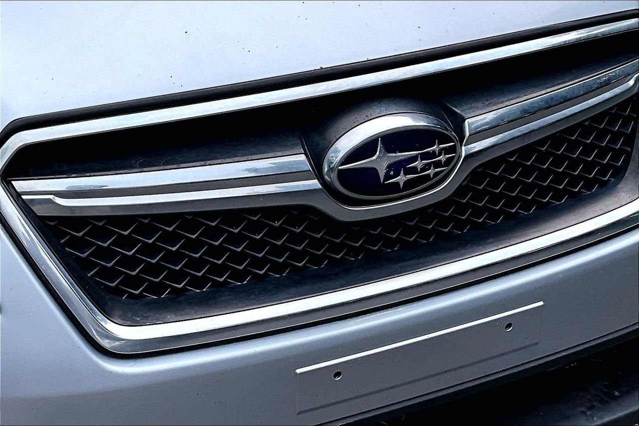 Used 2017 Silver Subaru 2.0i Premium image 31