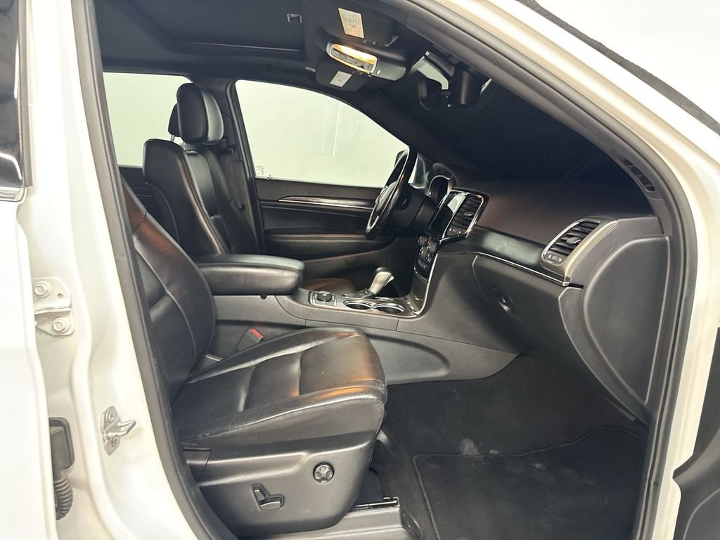Used 2020 Bright White Clearcoat Jeep Limited image 18