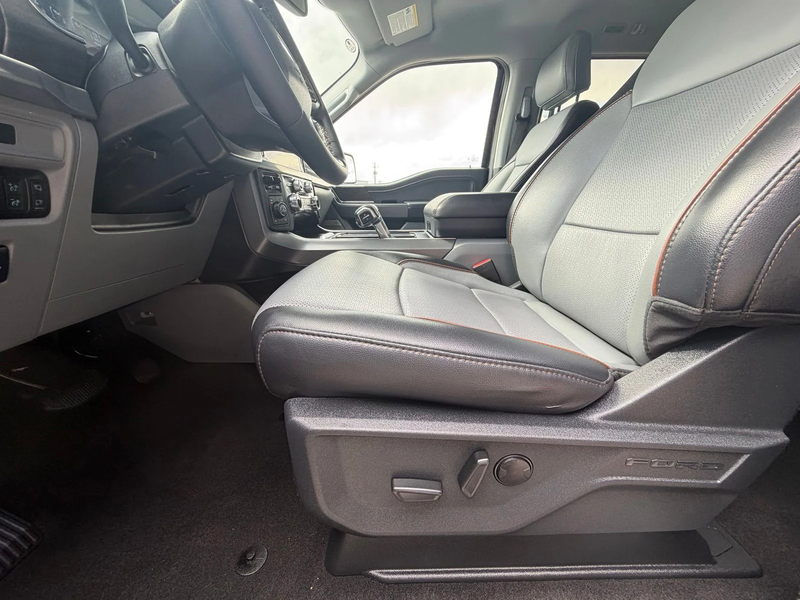 Used 2025 Black Ford Lariat image 12