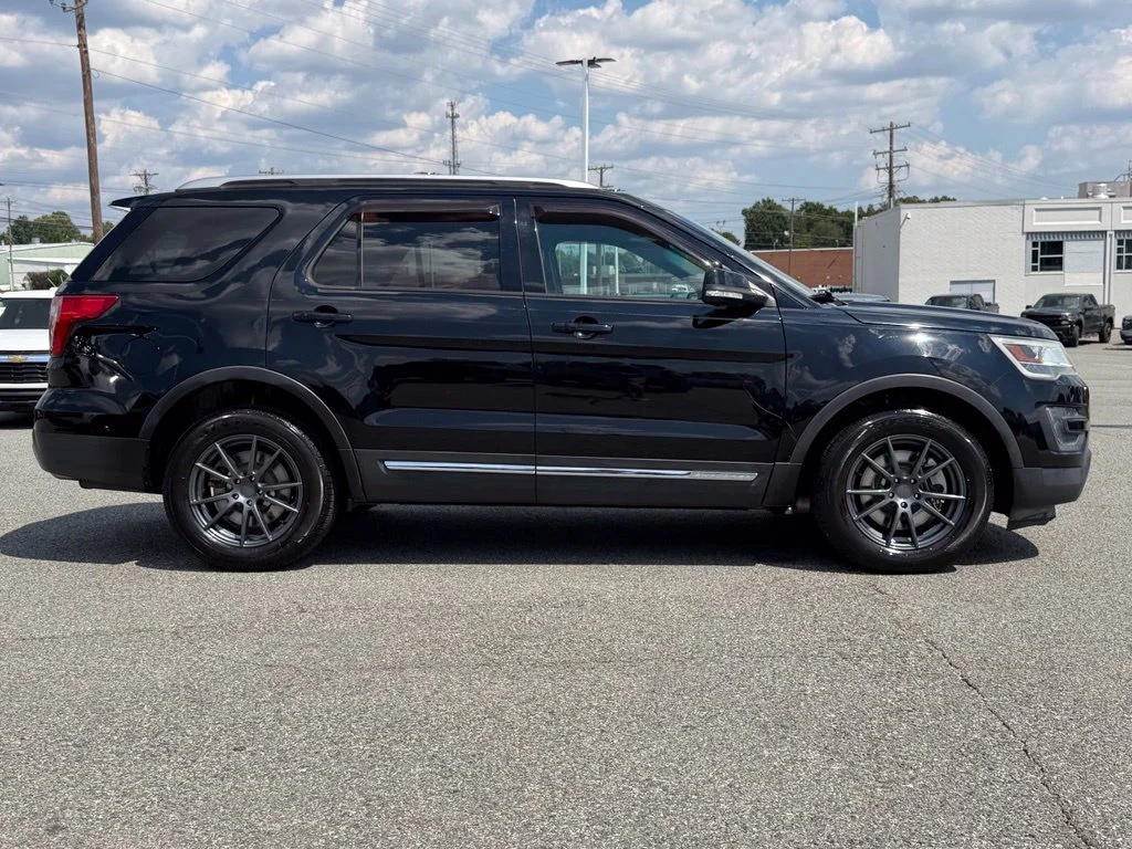 Used 2016 Black Ford XLT image 33