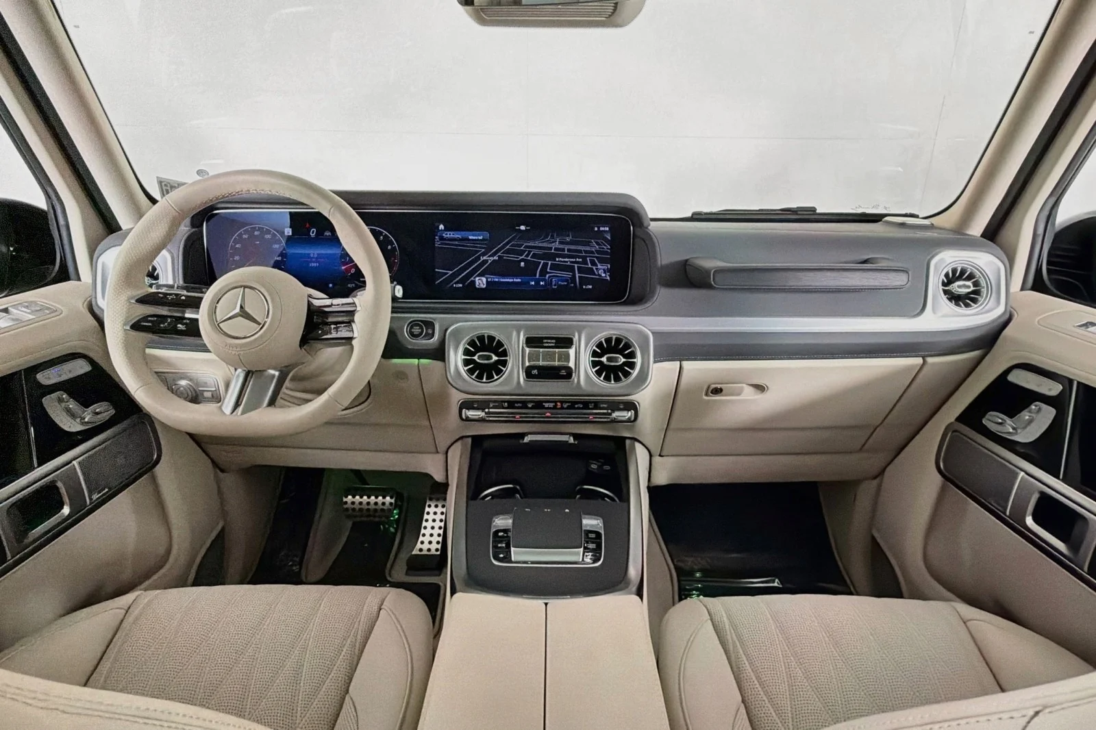 Certified Used 2025 MANUFAKTUR Olive Metallic Mercedes-Benz G 550 image 6