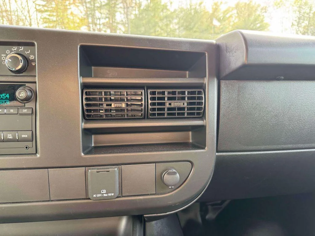2023 Chevrolet Express Cargo Work Van - Photo 31