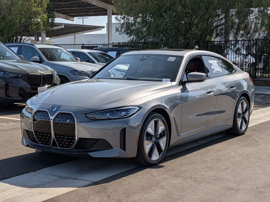 Used 2023 Gray BMW eDrive35 image 2