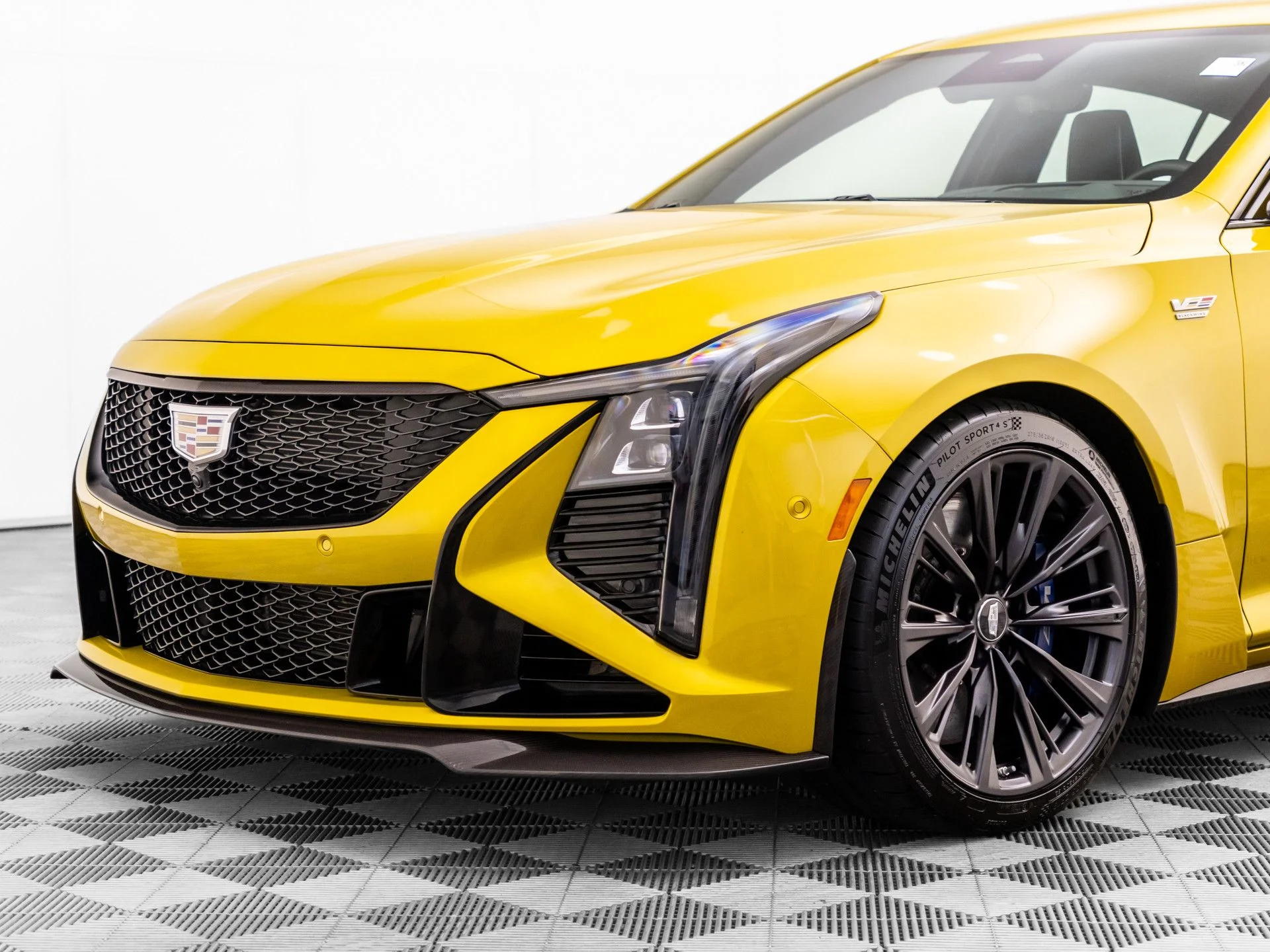 Used 2025 Yellow Cadillac V-Series image 41