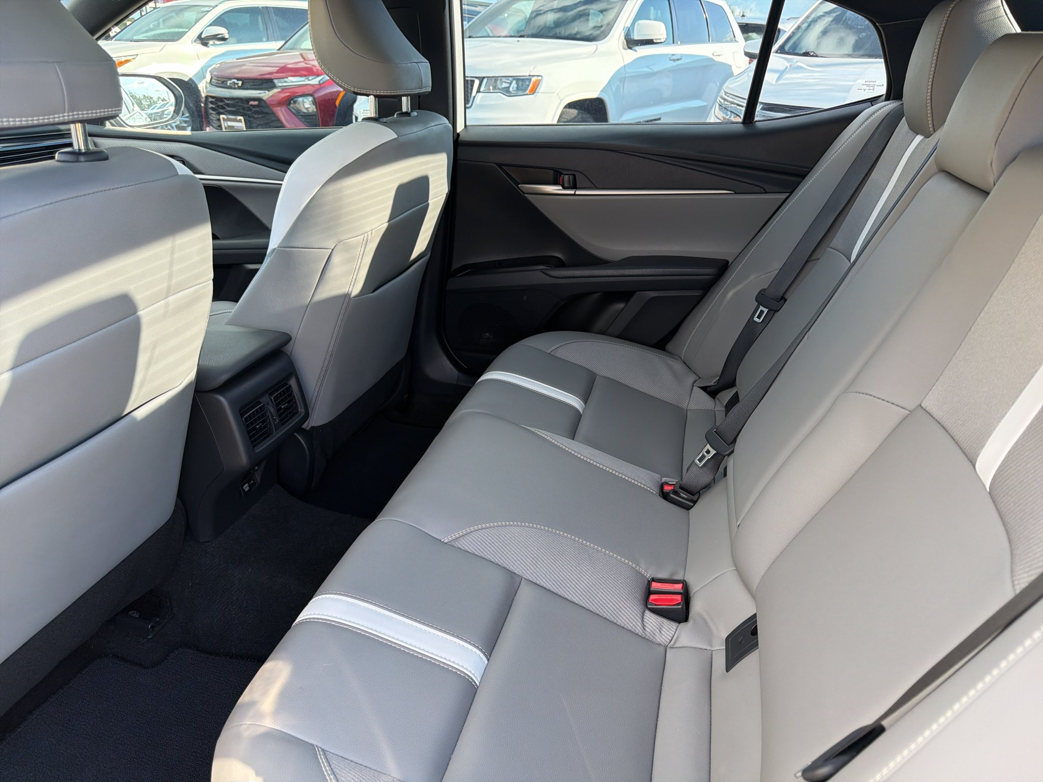 Used 2025 Ice Cap Toyota SE image 22