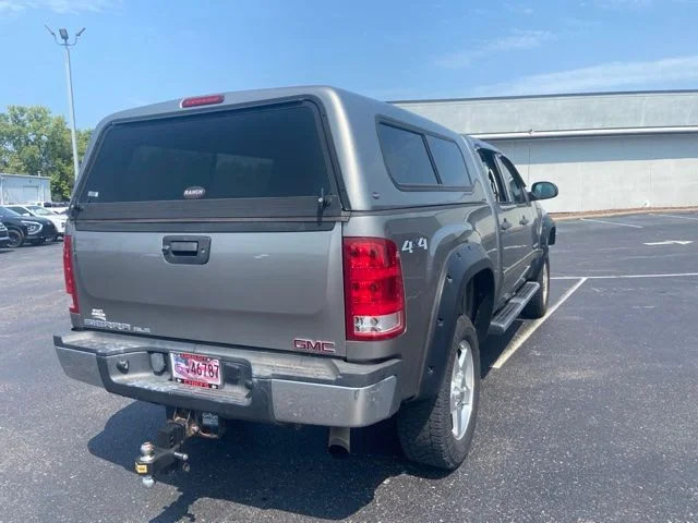 Used 2013 Gray GMC SLE image 4