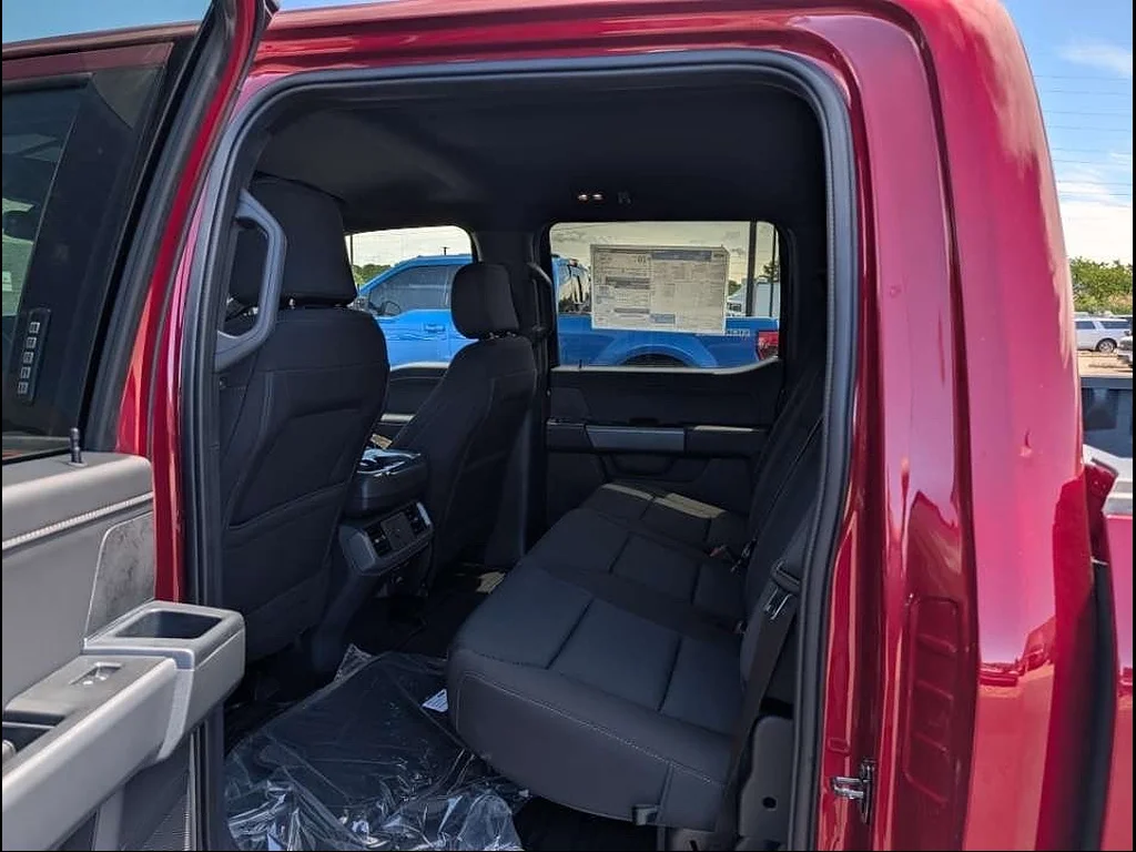 New 2026 Ruby Red Metallic Tinted Clearcoat Ford XLT image 6