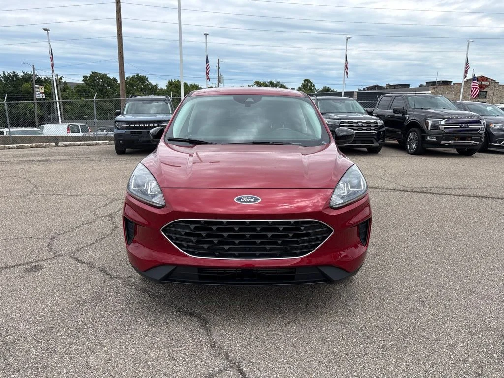 Used 2022 Ford Escape SE with VIN 1FMCU9G6XNUB44831 for sale in Kansas City