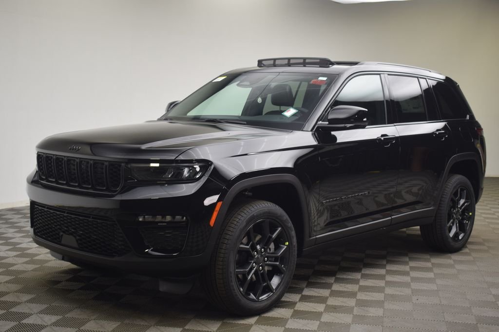New 2025 Diamond Black Crystal Pearl-Coat Exterior Paint Jeep Limited image 15