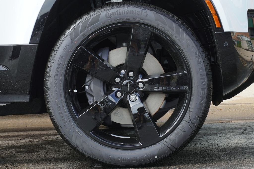 New 2026 Fuji White Land Rover X-Dynamic SE image 8