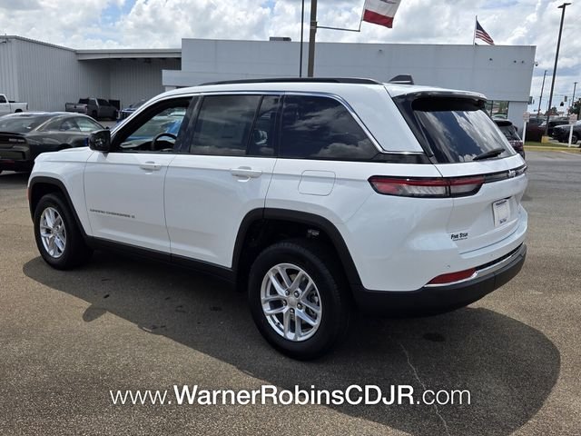 New 2026 Bright White Clear-Coat Exterior Paint Jeep Laredo image 9
