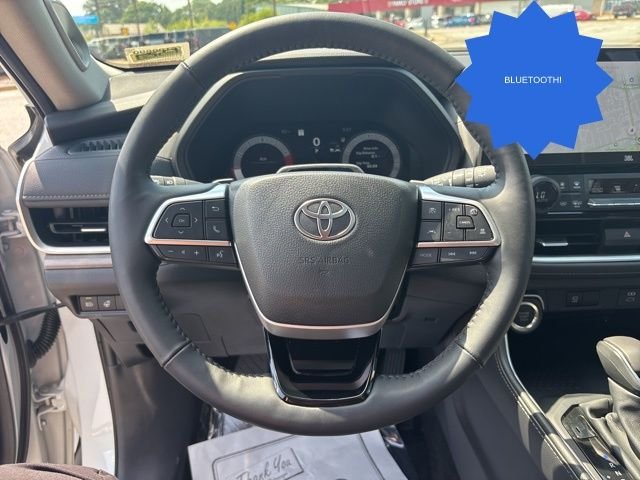 Used 2025 Wind Chill Pearl Toyota Platinum image 14