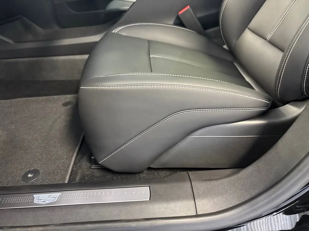 2025 Cadillac OPTIQ Sport 1 - Photo 30