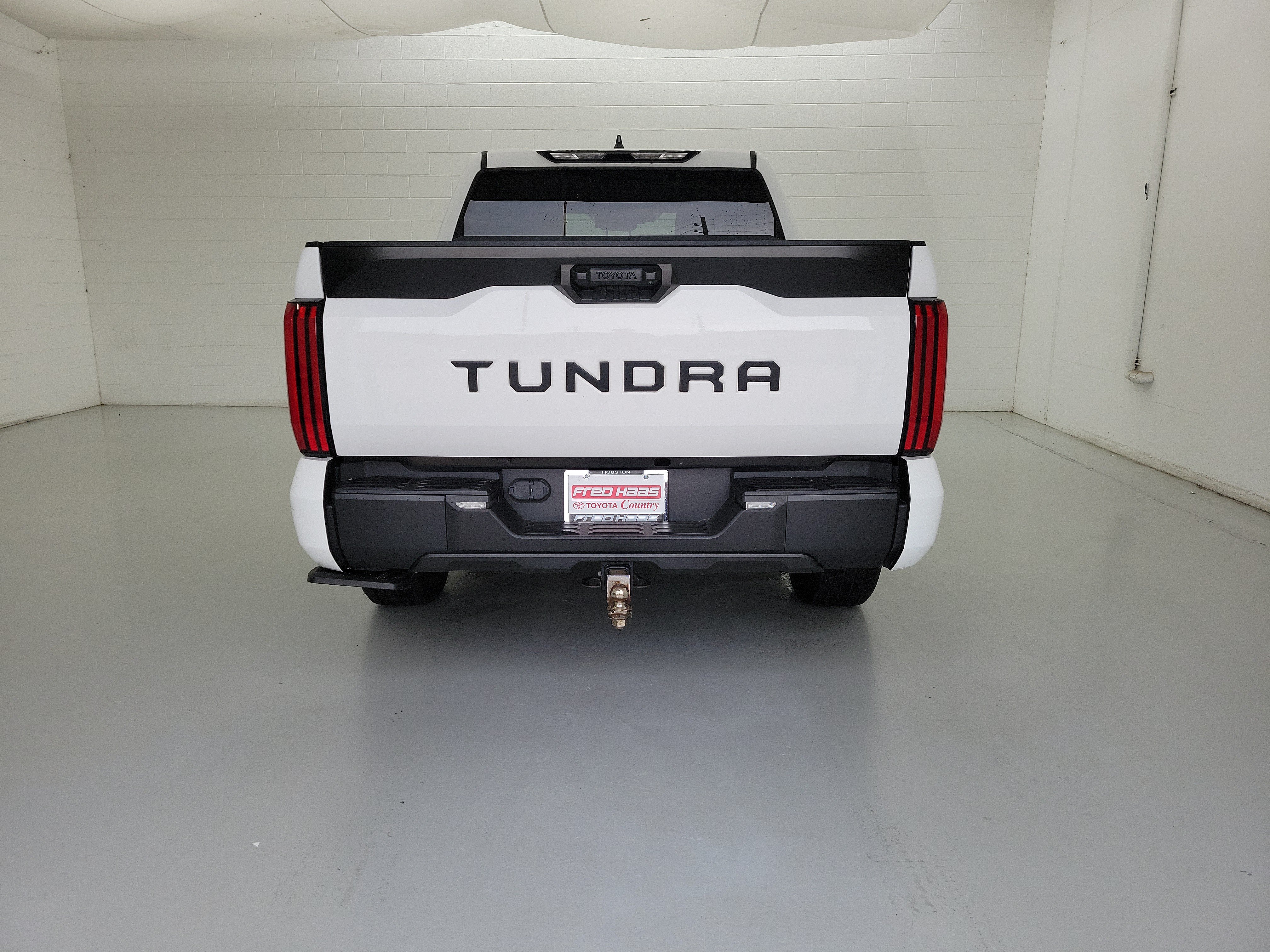 Used 2023 Ice Cap Toyota SR5 image 6