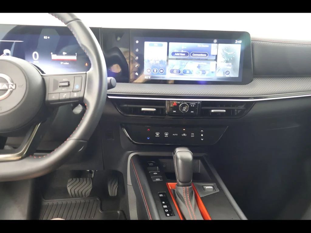 Used 2025 White Nissan SR image 17