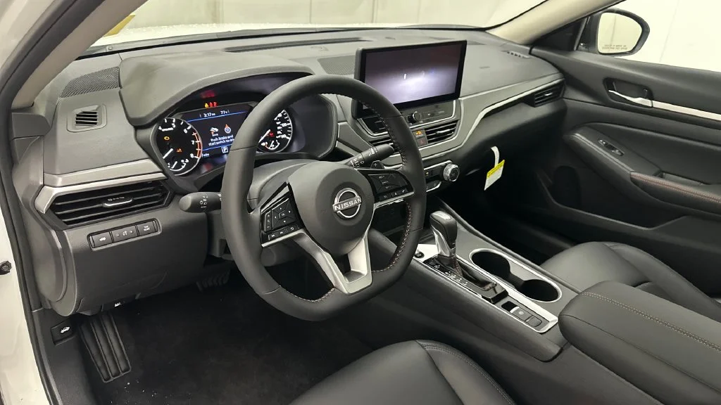 New 2026 White Nissan 2.5 SR image 19