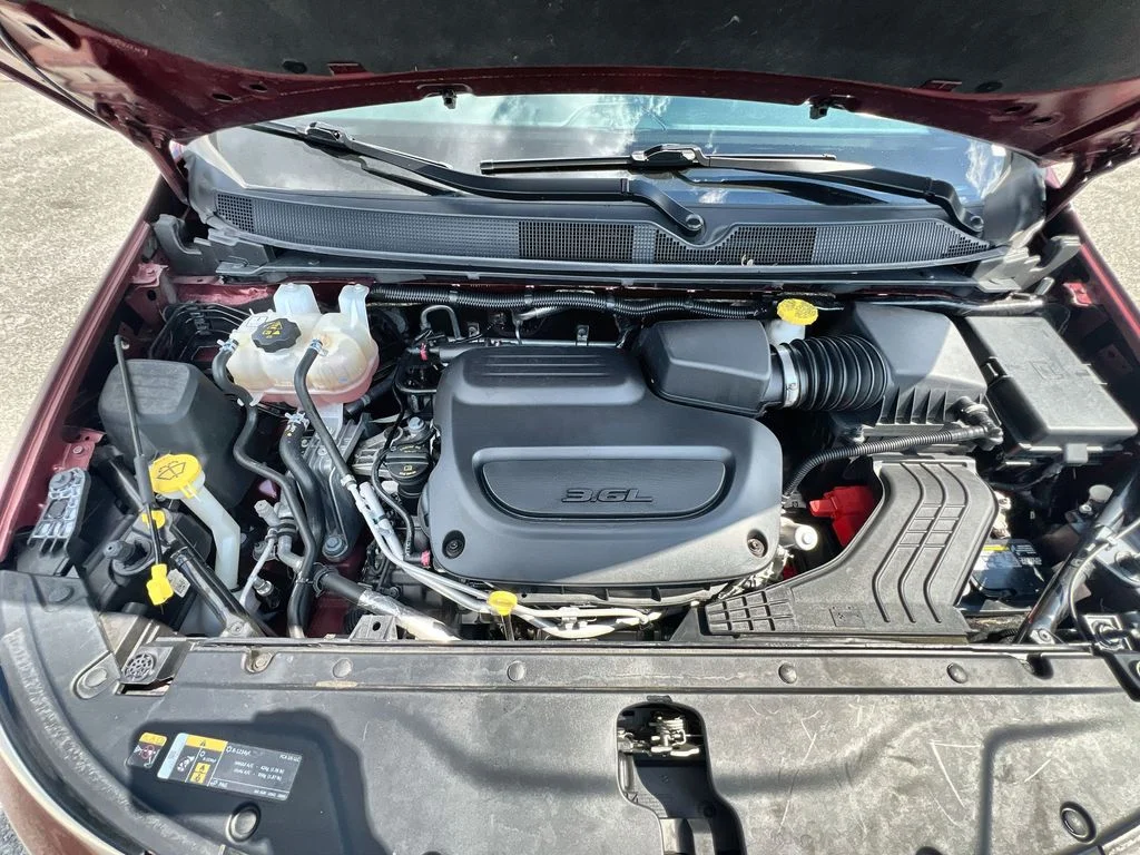 Used 2022 Red Chrysler Limited image 27