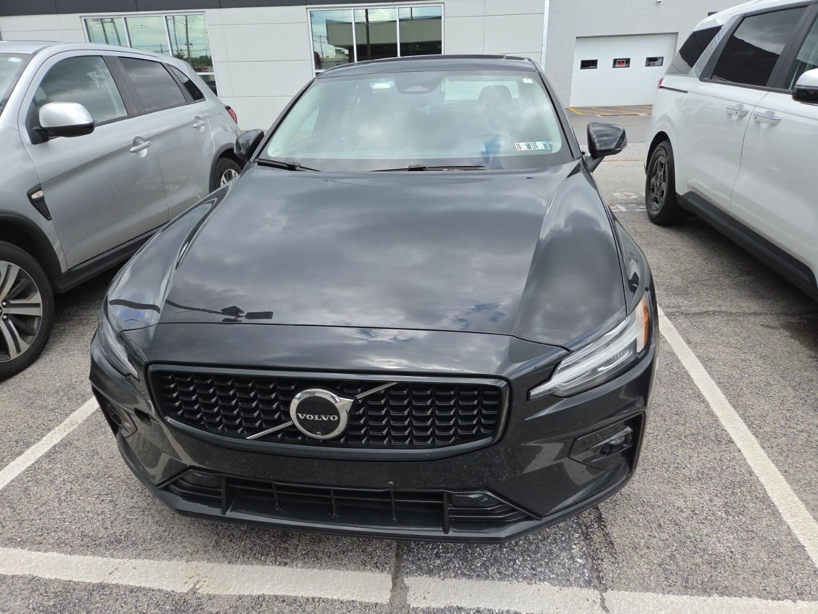 Used 2024 Black Volvo Ultimate image 2