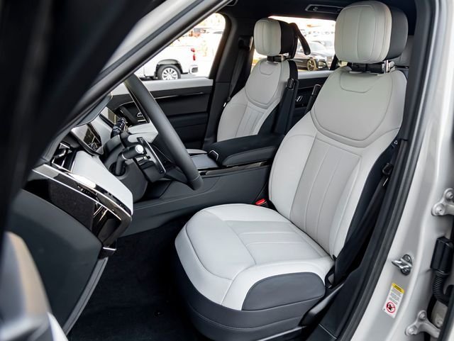 New 2026 Borasco Grey LAND ROVER Dynamic SE image 13