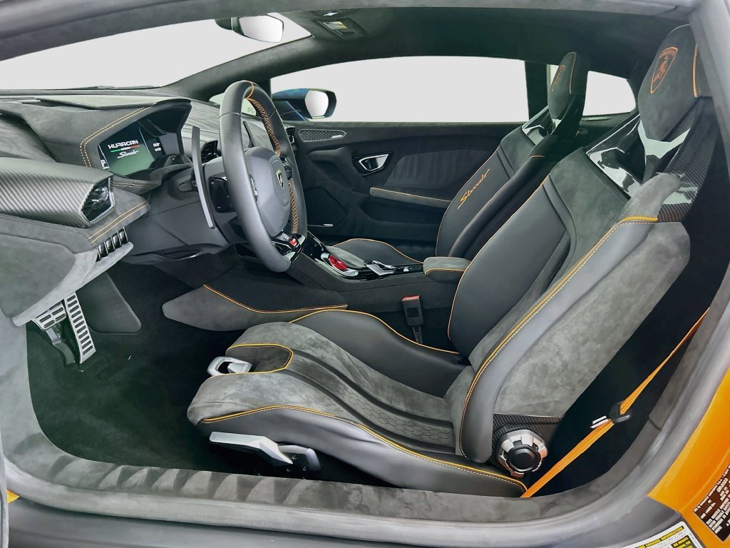 Used 2023 Orange Lamborghini  image 18