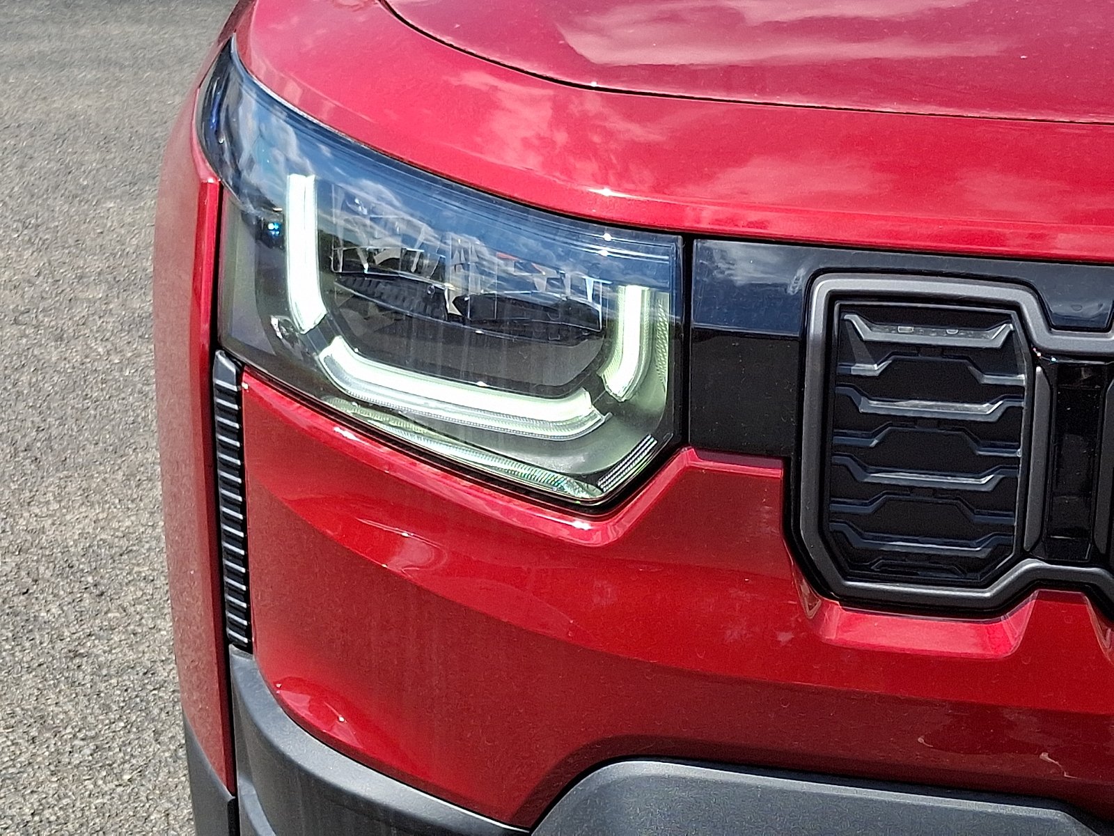New 2026 Red Hot Pearl-Coat Exterior Paint Jeep Limited 4x4 image 9