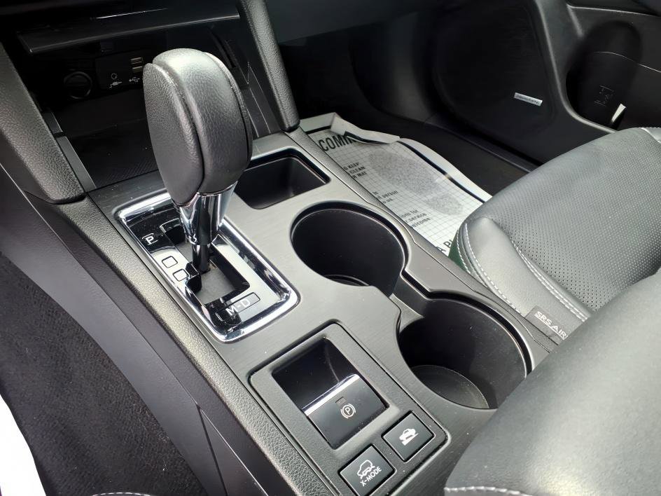 Used 2019 Ice Silver Metallic Subaru Limited image 22