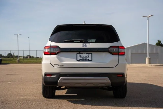 Used 2025 White Honda EX-L image 6