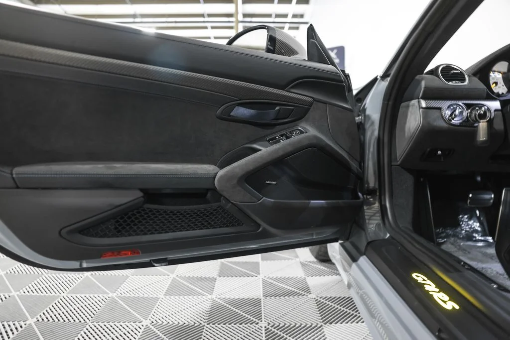 2025 Porsche 718 GT4 RS - Photo 30